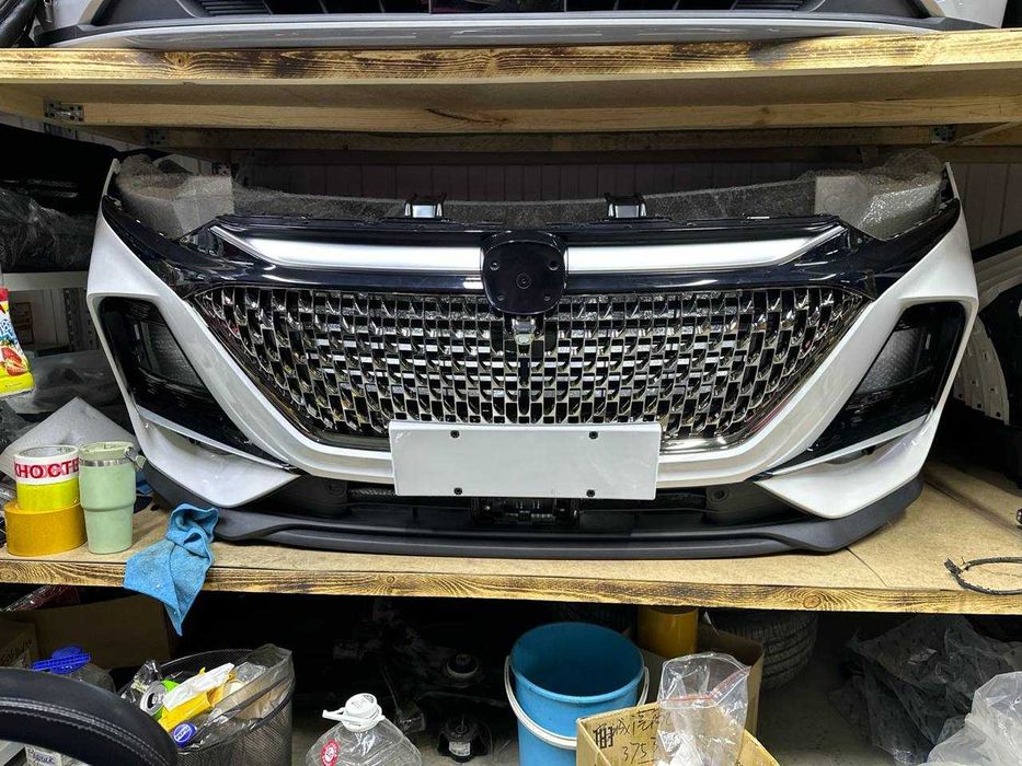Передний бампер Changan X7 plus белый в сборе