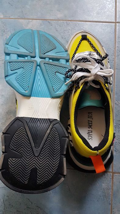 Многоцветни дамски маратонки