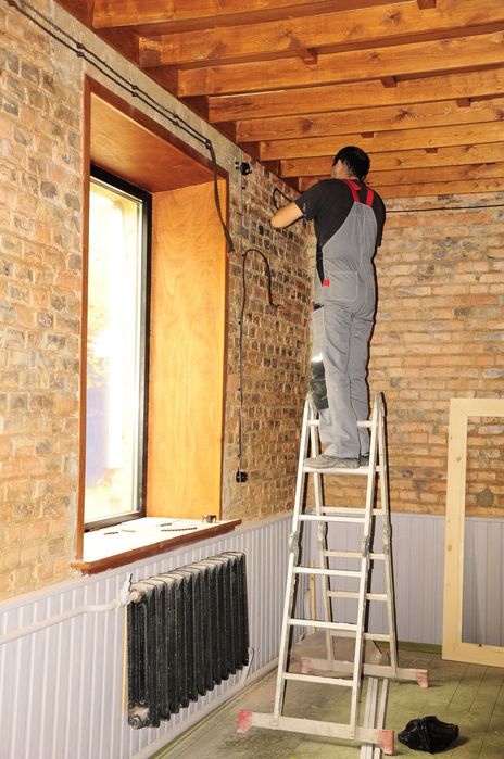 Электрика и сантехника  все виды работ. Гарантия качество. Только спец