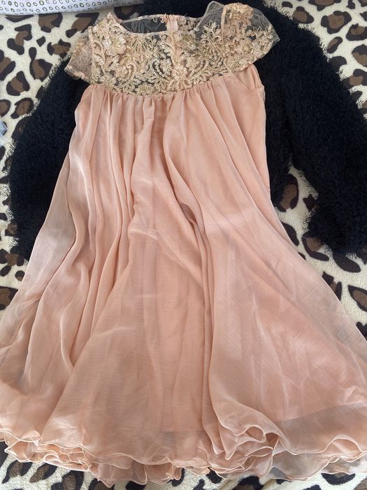 Vând rochiță cu bluzița neagră!