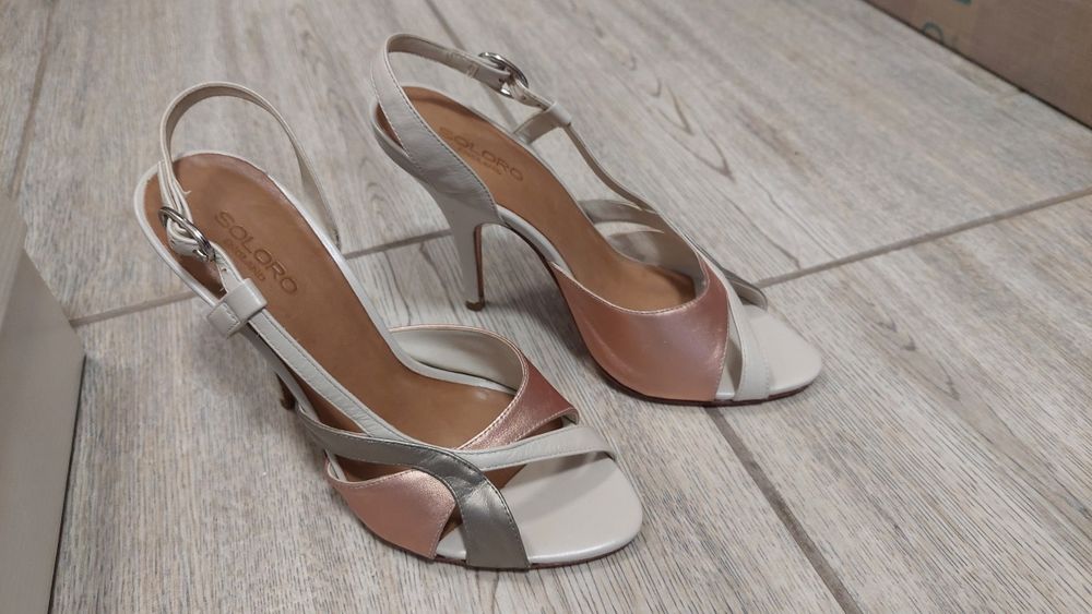 Дамски кожени сандали