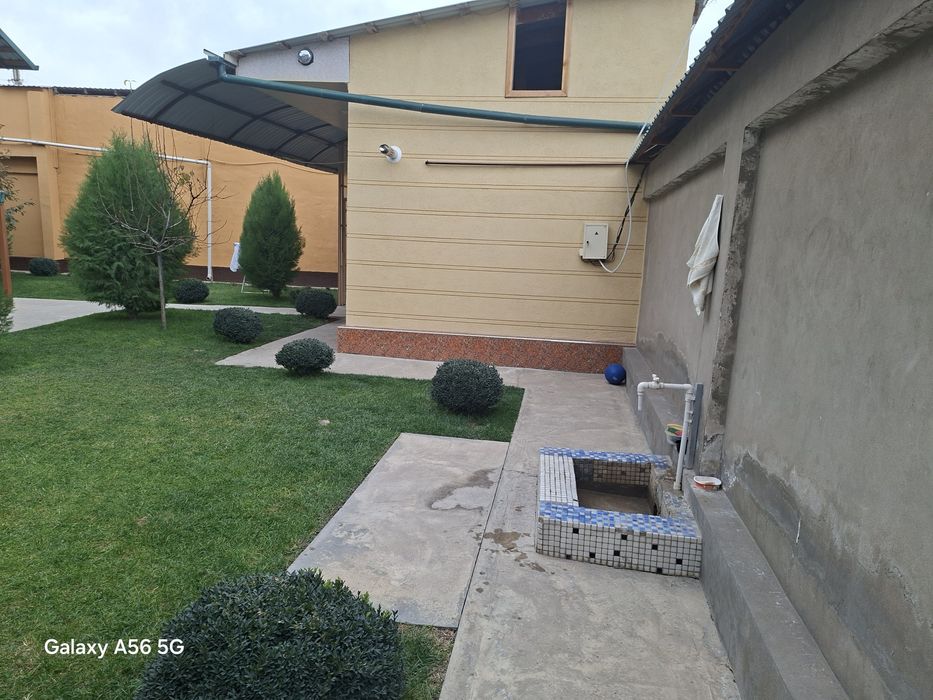 Ховлининг бир кисми 2 соток ер 2 та хонаси сотилади.Кибрай,Бураота