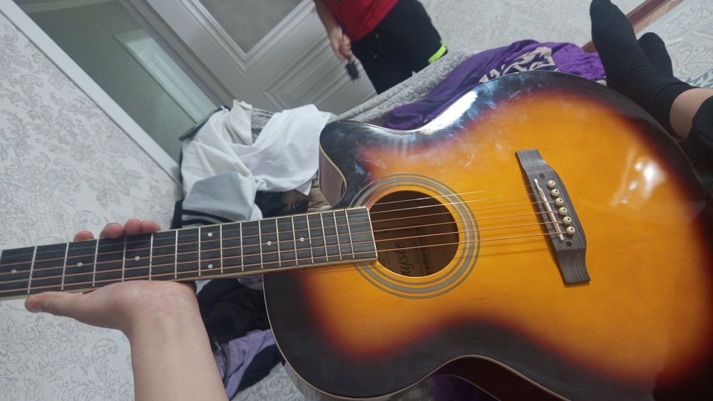 Продам гитару за 27к