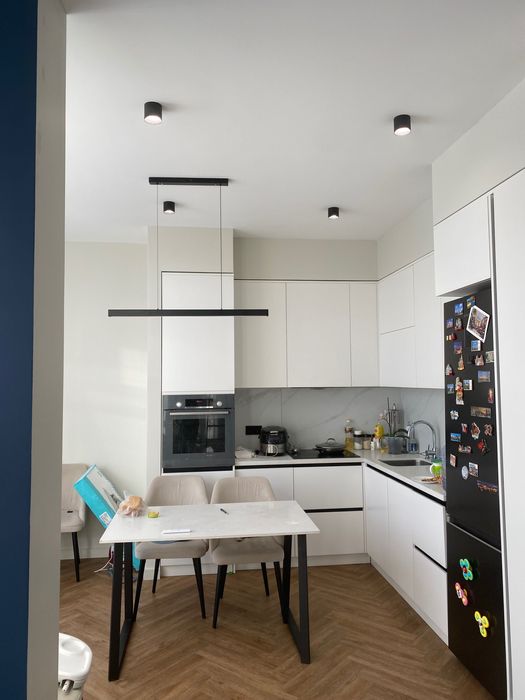 кухонный стол из камня кварцевого