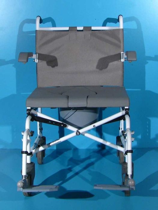 Scaun pliabil pentru WC si baie din aluminiu Drive - sezut 57 cm