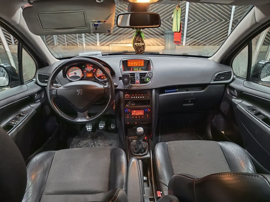 Vând Peugeot 207