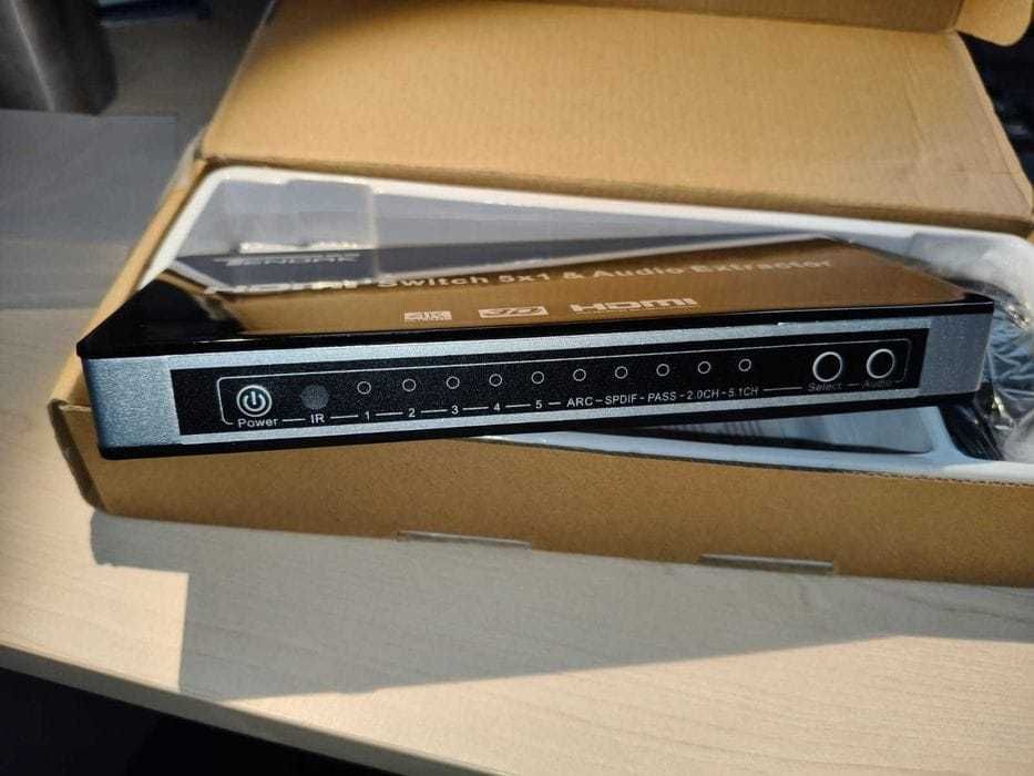 4K, 3D, HDMI Switch 5X1, conexiune optica, telecomanda, alimentator