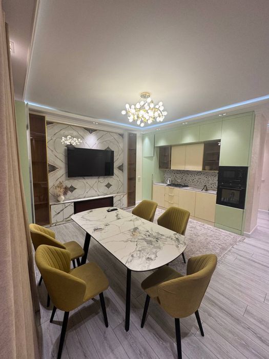 Zarafshon city срочно продается 2 ком квартира центр Piramit tower