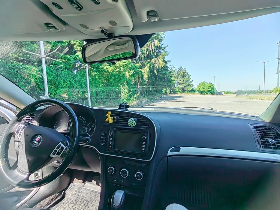 Автомобил Saab 9-3 Vector