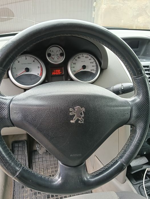 Vând Peugeot 207 1.4hdi