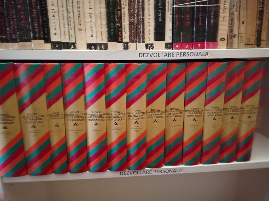 Vând enciclopedie în limba italiană