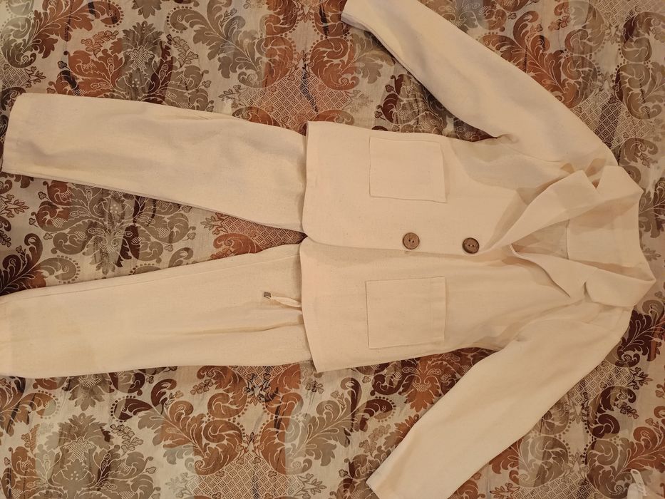 Продавам костюм 104-110