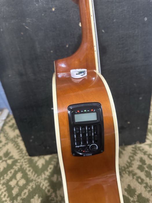 Продается гитара adagio