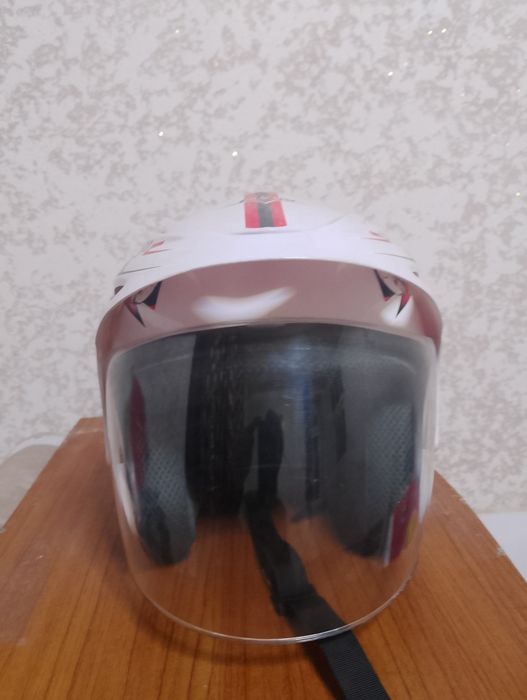 Moto kaska sotiladi qishki issiq aynegi tushib koʼtariladi