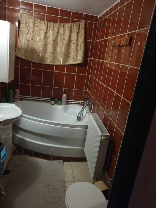 Vand casa P+E, teren 220 m2, zona centrala, pe langa campia Islaz