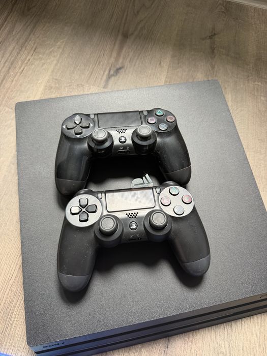 Ps4 pro 1 tb 2 джойстика и 8 игри