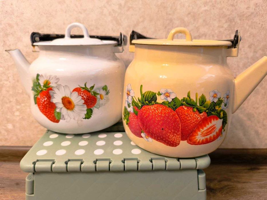 Продам чайники эмалированные б/у