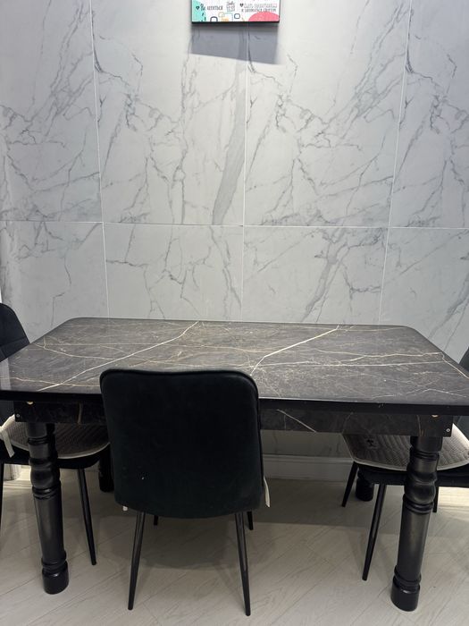 Кухонный стол с стульями