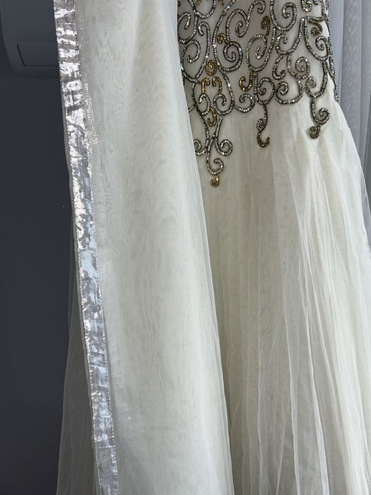 Нарядное красивое платье