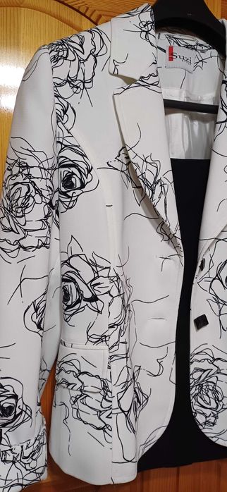 Прекрасен Костюм на SUZI Stile ! НОВ ! Пролет/Есен! БГ44