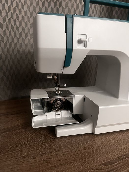 Masina de cusut Bernette Sew & Go 5, aproape nefolosita.
