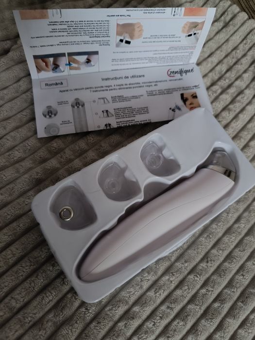 Апарат с вакуум, за почистване на черни точки, и пъпки