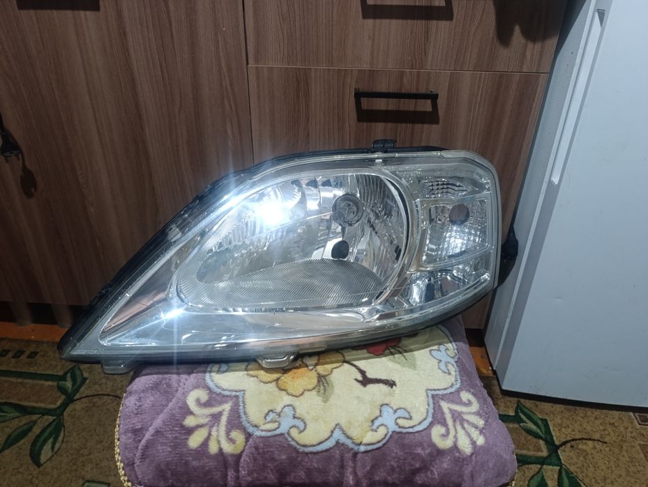 Фара на лада Ларгус