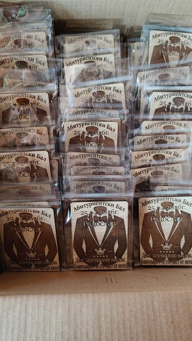 Магнит с гравюра, за гости, на абитуриетски бал.