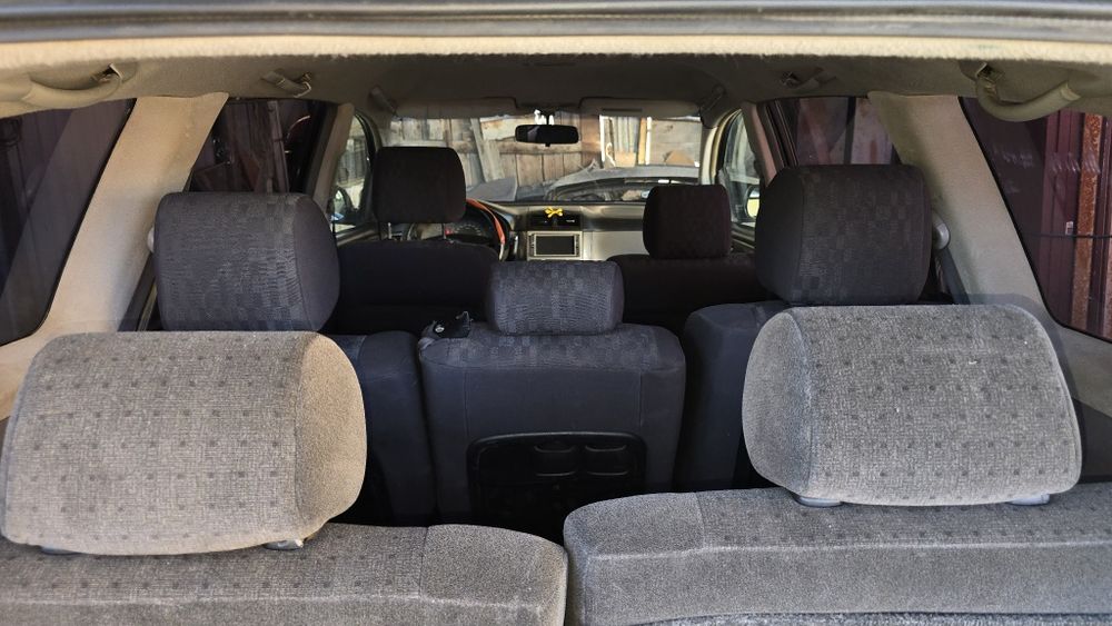 Продам машина тайота авенсис версо