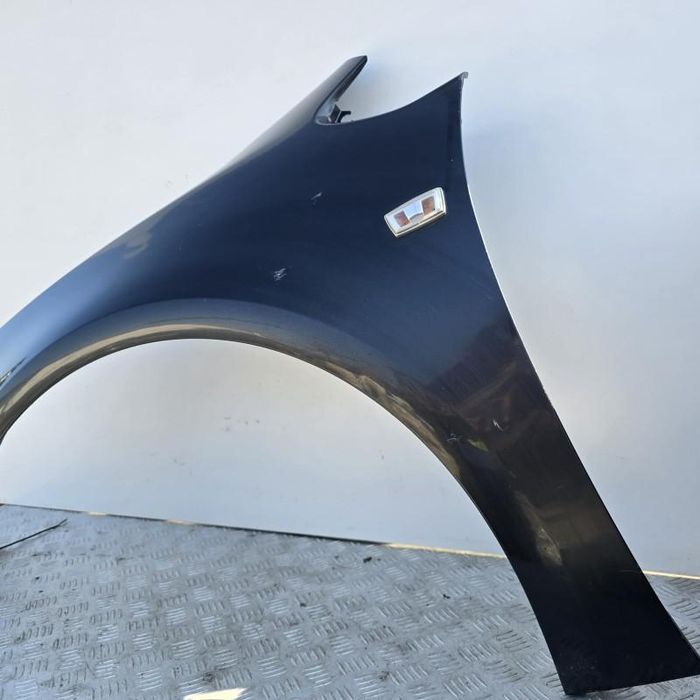 Aripa fata stanga neagra Opel Astra J GTC