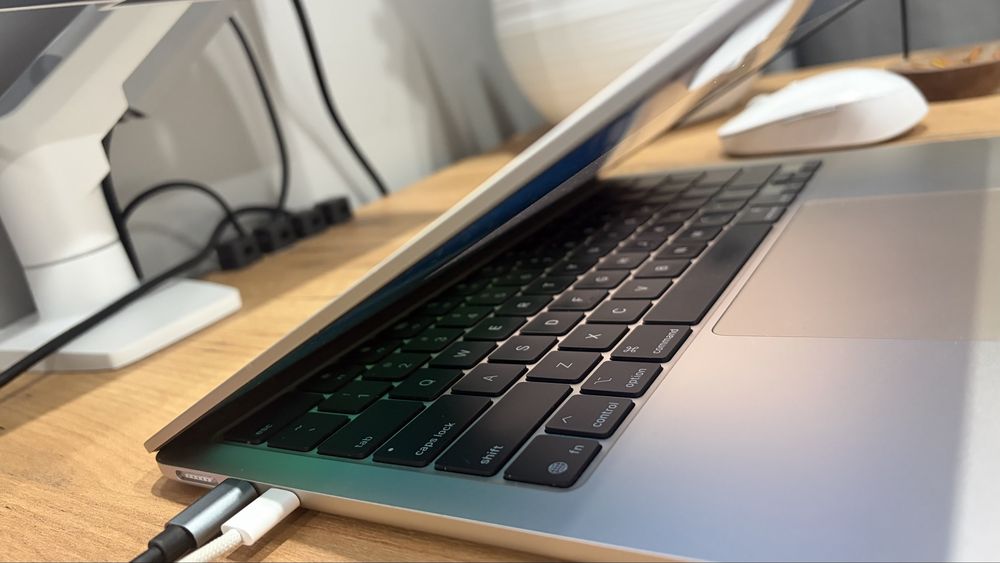 Macbook air 13 m4 16/256