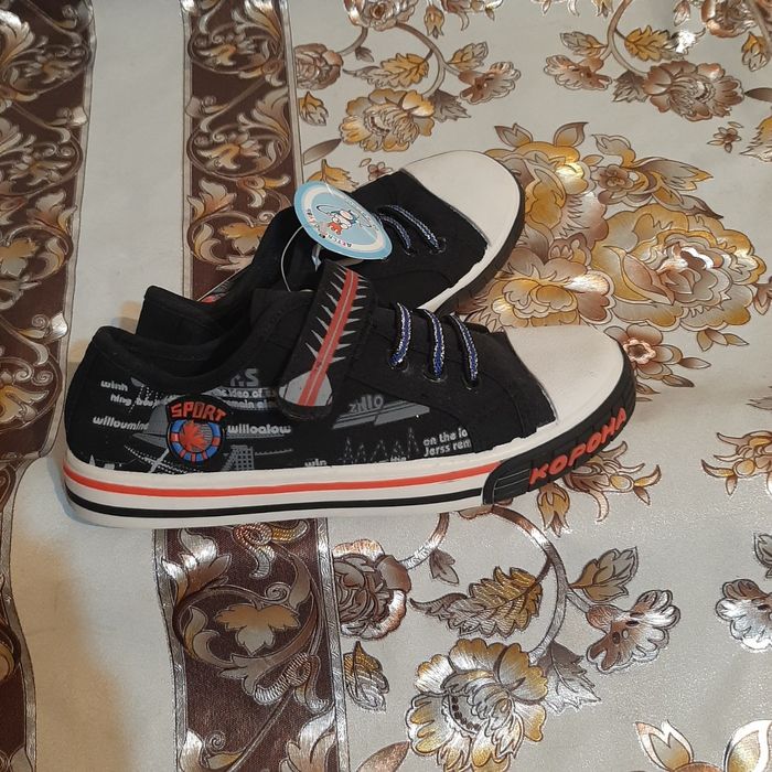 Кросовки привезённые с России,хорошего  качества