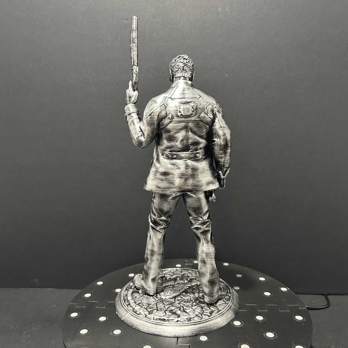 Фигурка на Терминатор на Арнолд Шварценегер