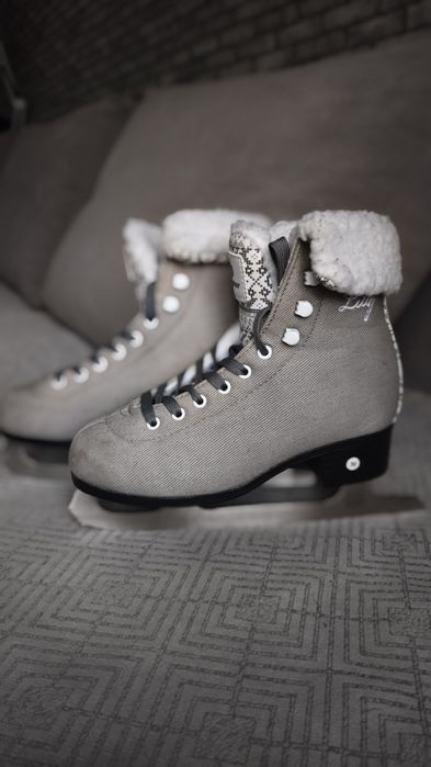 Продам коньки,р 36 на девочку .