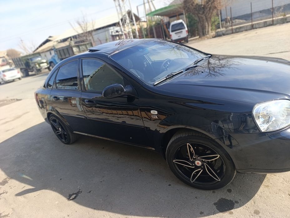 Тиник холатта Ласетти 1.8 автомат сотилади.