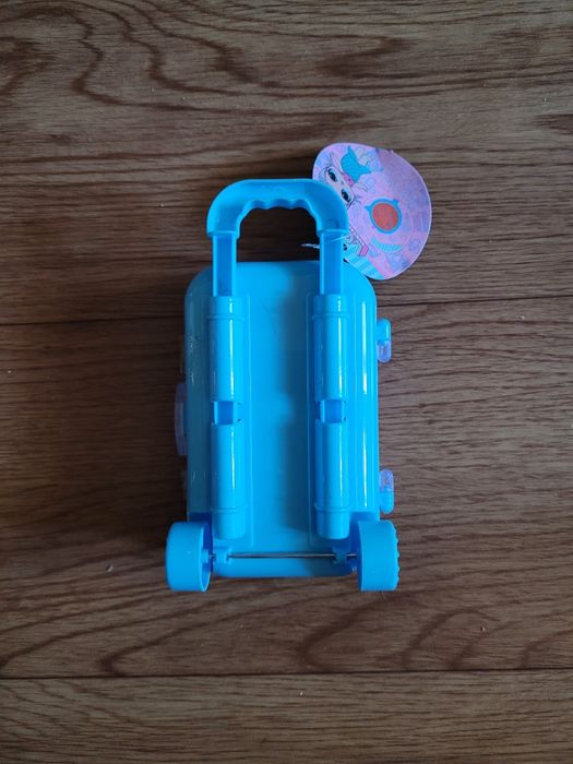 Кукла в чемодане