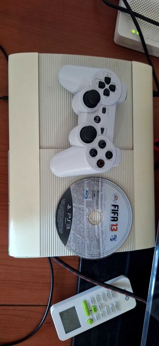 Продам playstation 3 super slim white