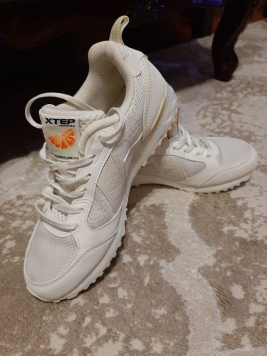 Женские кроссовки Xtep 38