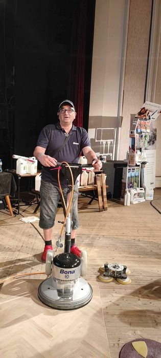 Качествено циклене, фугиране и лакиране на паркет и дюшеме.