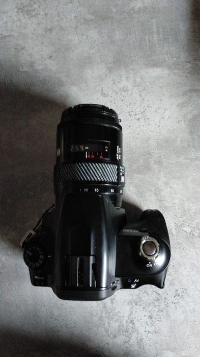 Продам зеркальный фотоаппарат