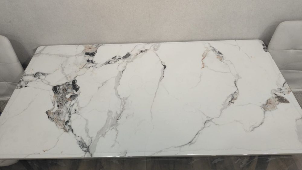 Кухонный стол в отличном состояние