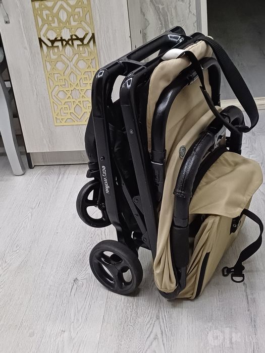 Продаётся фирменный коляска Easywalker Miley2