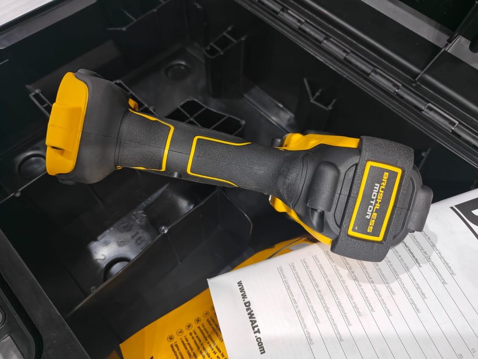 Impact Dewalt DCF891NT 18V fara acumulator si incarcator
