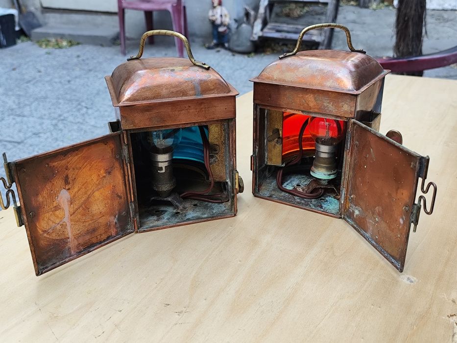 Чифт месингови навигационни фенери (ляв и десен борд)