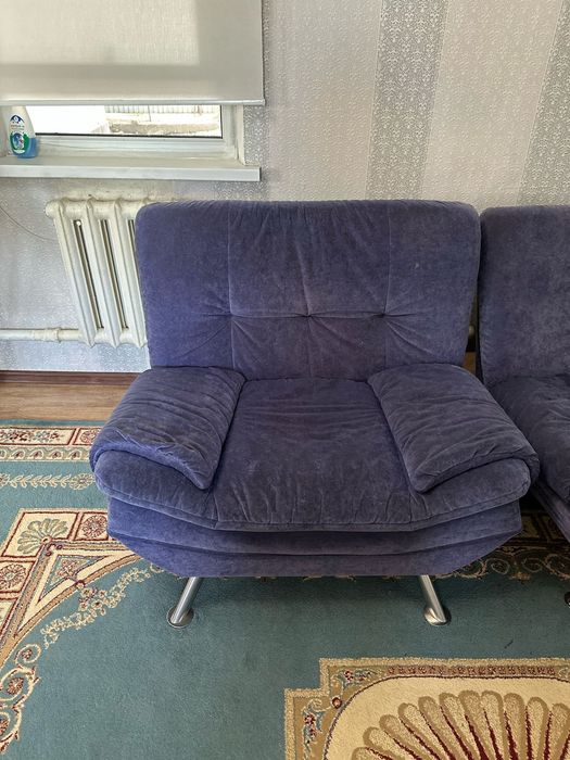 Диван с двумя креслами