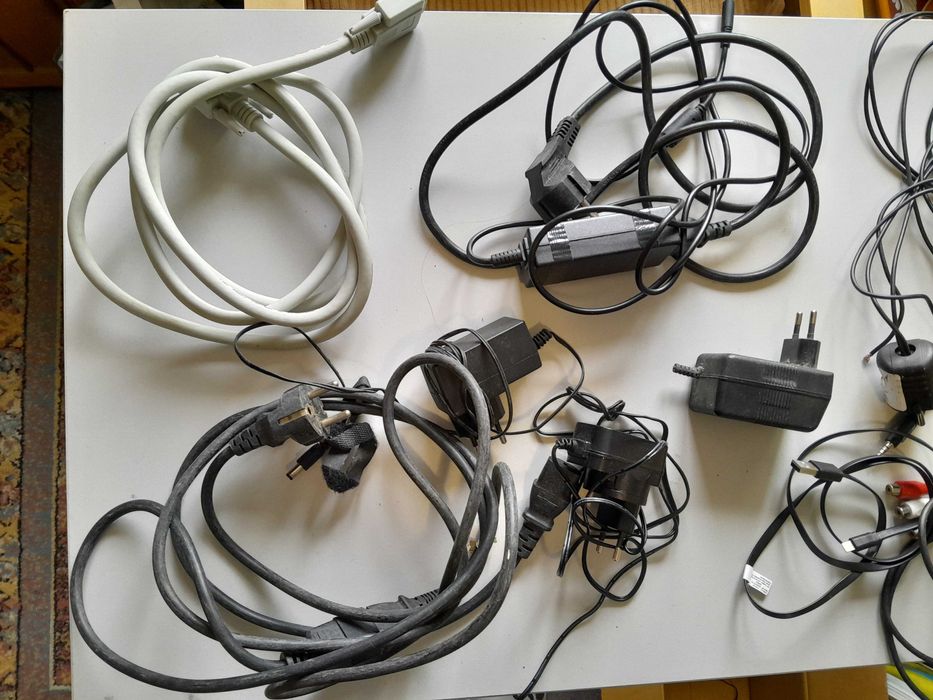 Cabluri diverse - prelungitoare, incarcatoare, cabluri PC, audio