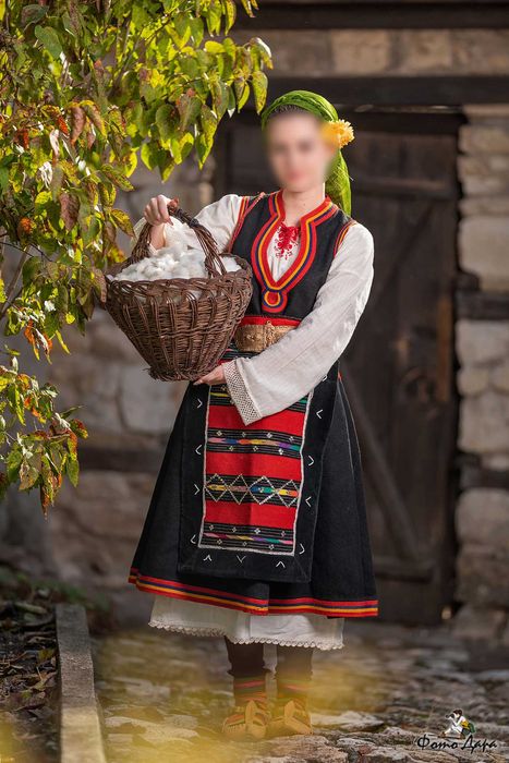 Автентична сукманена носия от Ловешко