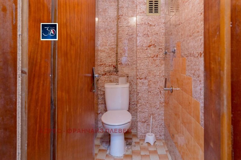 Продава се Тристаен апартамент в Плевен, 9-ти квартал - 105 кв.м за 1239 €/кв.м - Снимка #8