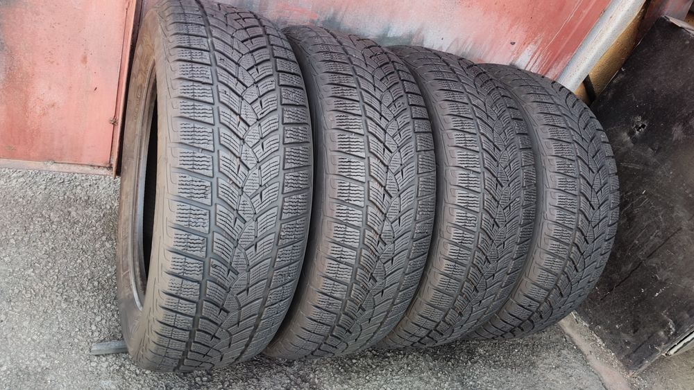 4бр. зимни гуми 235/60/18 GoodYear Ultra Grip Performance 
dot23