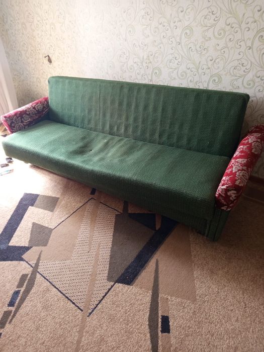 Отдам даром диван